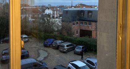 Modern chic Parisian apartment.  close to major attractions! Salut!