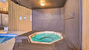 Indoor spa tub
