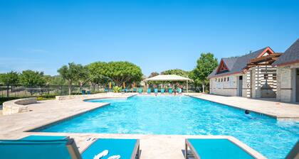 55% off special Monthly price/New remodel/6 rooms/4 bathrooms/Business welcome