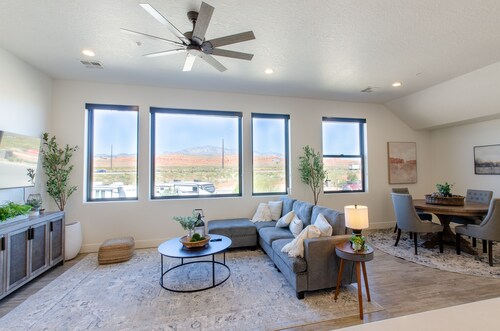 Gorgeous Desert Loft in Southern Utah with views, pool, hot tub and firepits. 