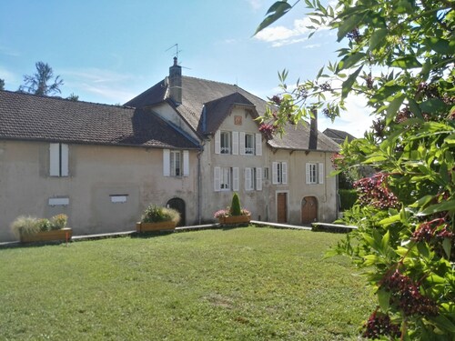 Grand Gîte Maison en Pierre de Taille, Bucolique & Ouverte sur Domaine Viticole