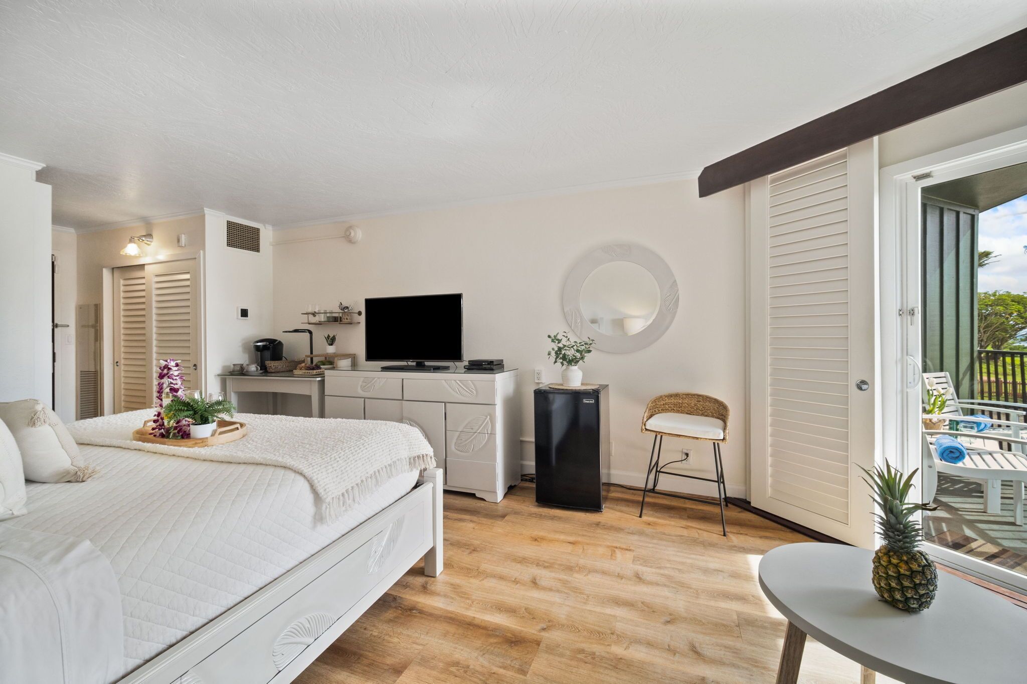 1 室のベッドルーム、デスク、アイロン / アイロン台、旅行用ベビーベッド