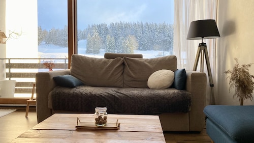 At the foot of the slopes balcony with view and wood-burning stove