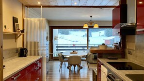 Réfrigérateur, micro-ondes, four, lave-vaisselle