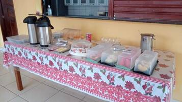 Tägliches inbegriffenes Frühstück zur Selbstbedienung