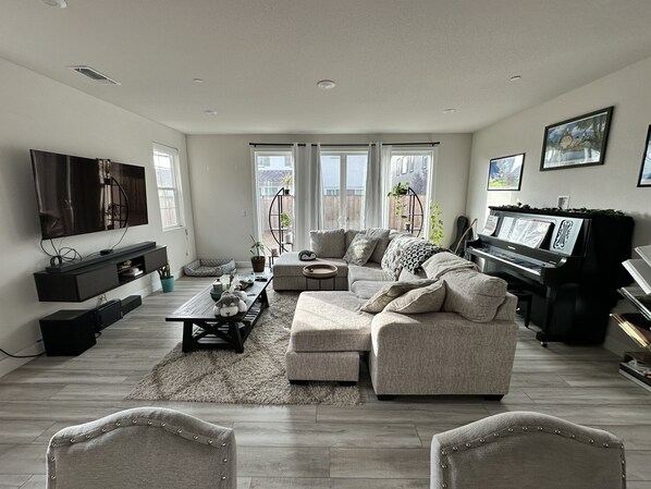 Living area - Oakley Musical House (Oakley)