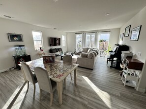 Living area - Oakley Musical House (Oakley)