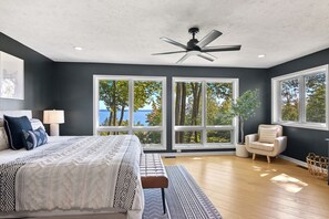 4 bedrooms, in-room safe, desk, iron/ironing board - Serenity Overlook-Luxury Estate With Hot Tub (Traverse City)