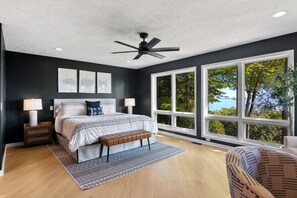 4 bedrooms, in-room safe, desk, iron/ironing board