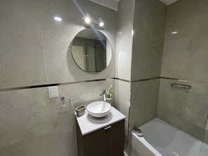 Appartement, 1 chambre, accessible aux personnes à mobilité réduite, fumeur | Salle de bain