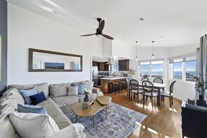 Una Smart TV, una chimenea