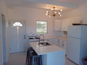 Mikrobølgeovn, ovn og kokeplater