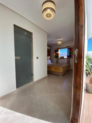 Luxury Double Room | Premium bedding, desk, laptop workspace, free WiFi - Riad Jbara 2 (Rabat)