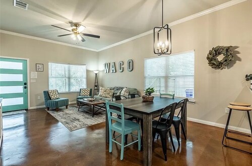 The Blue Door- 6 min to Silos/Baylor/Downtown