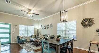 The Blue Door- 6 min to Silos/Baylor/Downtown