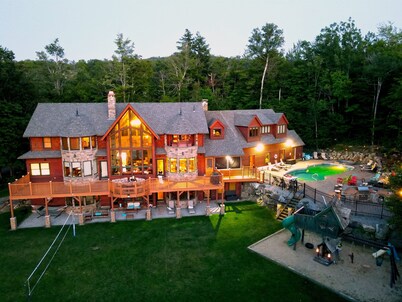 9 Bdrm Premiere Luxury Estate Sleep 26 Movie Theater, Pool,Spa,Game Rm,Steam Rms