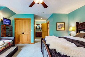 10 bedrooms, desk, iron/ironing board, travel cot