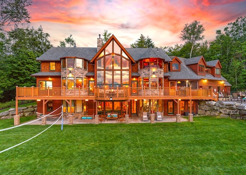 9 Bdrm Premiere Luxury Estate Sleep 26 Movie Theater, Pool,Spa,Game Rm,Steam Rms