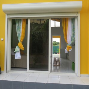 Exterior detail - Jeune Tournesol (Sainte-Anne)