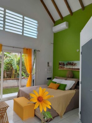 1 bedroom, iron/ironing board, travel crib, free WiFi - Jeune Tournesol (Sainte-Anne)