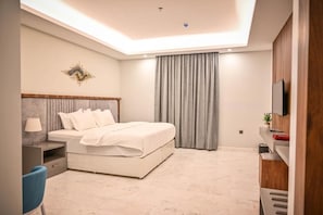 Blackout drapes, soundproofing, free WiFi, bed sheets - sas blue suites (Jeddah)