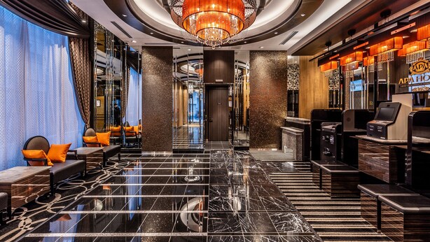 A modern lobby with a marble floor, a central chandelier, seating areas, and a reception desk. - APA Hotel Ueno Okachimachi Ekimae Minami (Tokyo)