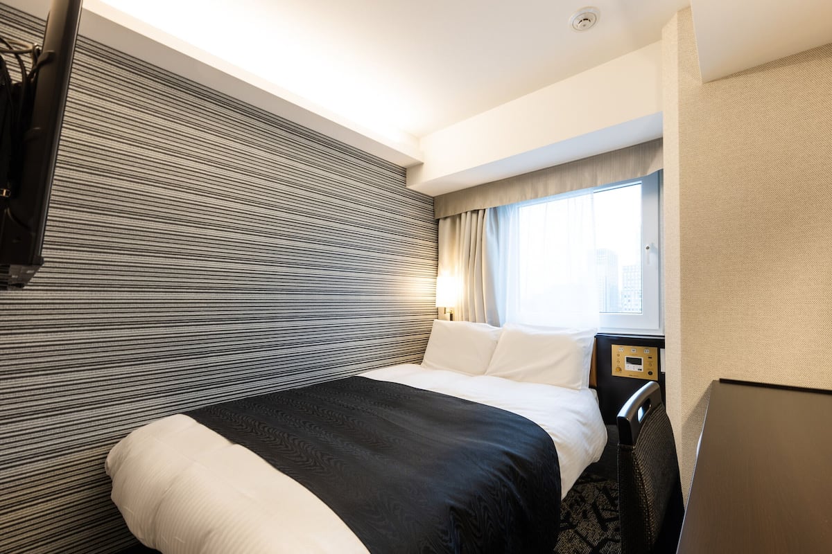 Standaard kamer, niet-roken (2persons) | Luxe beddengoed, donzen dekbedden, een bureau, een laptopwerkplek