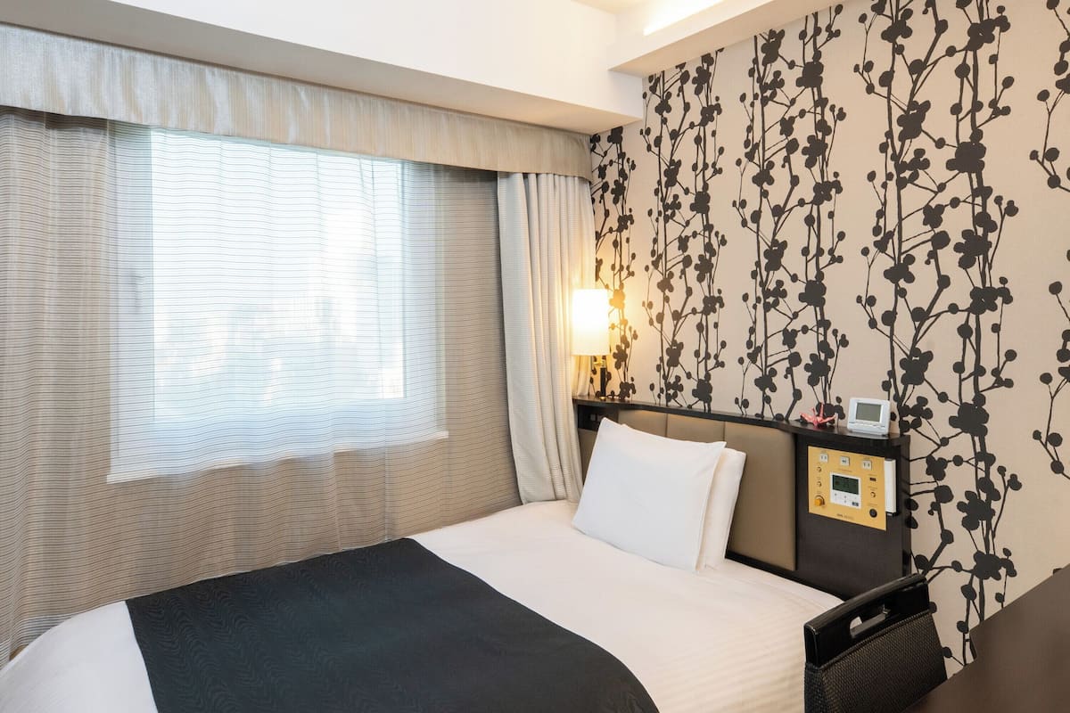 Premium bedding, down duvets, desk, laptop workspace