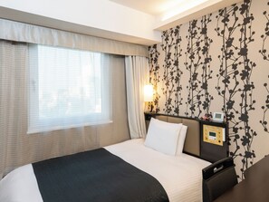 Premium bedding, down duvets, desk, laptop workspace - APA Hotel Ueno Okachimachi Ekimae Minami (Tokyo)