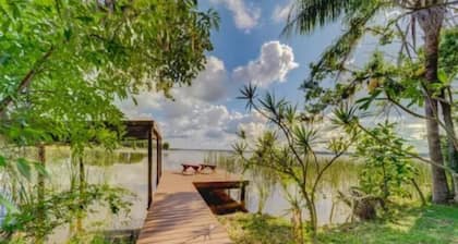 Golfers paradise surrounded by conservation and Lake with pool and Jacuzzi