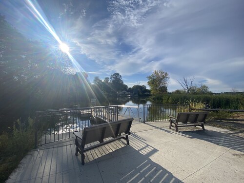 Oasis on Empire near Buckeye Lake!