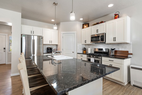 KylskÄp, mikrovÄgsugn, ugn och spishÀll