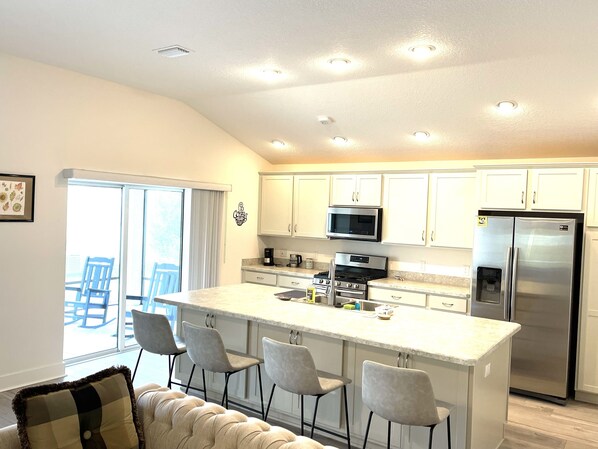 Private kitchen - Enjoy an activity-filled getaway with friends or families in the FL sunshine! (Sumterville)