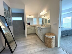 3 bedrooms, WiFi, bed sheets - Enjoy an activity-filled getaway with friends or families in the FL sunshine! (Sumterville)