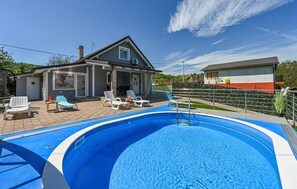 A heated pool - Stunning home in Sveti Kriz (Sveti Kriz)
