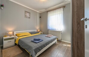 2 dormitoris, un bressol de viatge, wifi gratuïta i roba de llit 