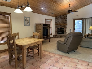 TV, fireplace - Find your Paradise 1, right in the middle of what brings you to Ruidoso! (Ruidoso)