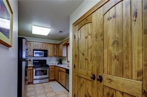 Fridge, microwave, oven, stovetop - Find your Paradise 1, right in the middle of what brings you to Ruidoso! (Ruidoso)