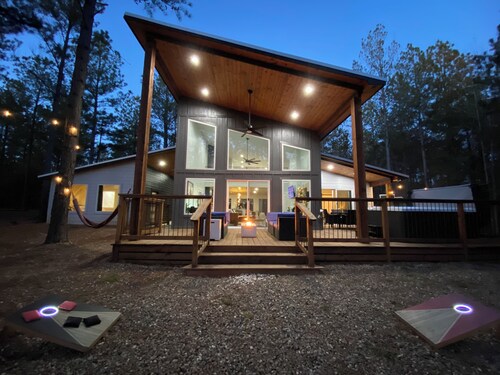 Broken Bow Luxury Cabin StarryWoods 2BR+Loft w/Hot Tub, Fire Pit &Trails Nearby