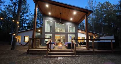 Broken Bow Luxury Cabin StarryWoods 2BR+Loft w/Hot Tub, Fire Pit &Trails Nearby