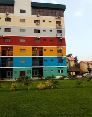 Exterior - Ibadan Serviced Apartments. 24/7 power supply. Free WiFi. Pool. Gated Estate.  (Ibadan)