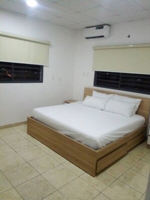 4 bedrooms, iron/ironing board, WiFi, bed sheets - Ibadan Serviced Apartments. 24/7 power supply. Free WiFi. Pool. Gated Estate.  (Ibadan)