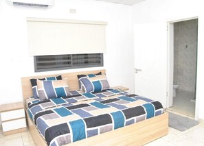 4 habitaciones, tabla de planchar con plancha, wifi y ropa de cama 