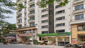 A multi-story hotel with balconies and a sign for 'QUANG CHUNG HOTEL'. - Quang Chung Hotel (Hanoi)