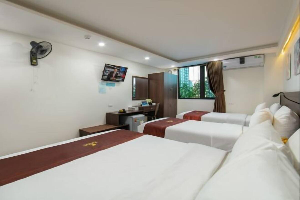 Desk, blackout curtains, soundproofing, free WiFi