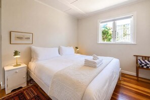 2 bedrooms, iron/ironing board, WiFi, bed sheets