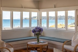 Interior - Beachfront Bliss - Onetangi Beachfront Cottage (Waiheke Island)