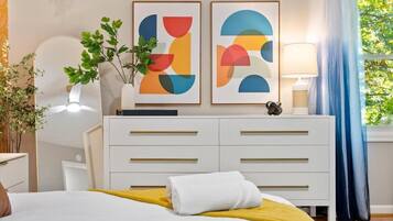 4 habitaciones, tabla de planchar con plancha y cuna de viaje
