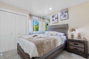 3 Schlafzimmer, Schreibtisch, Bügeleisen/Bügelbrett, Reisekinderbett