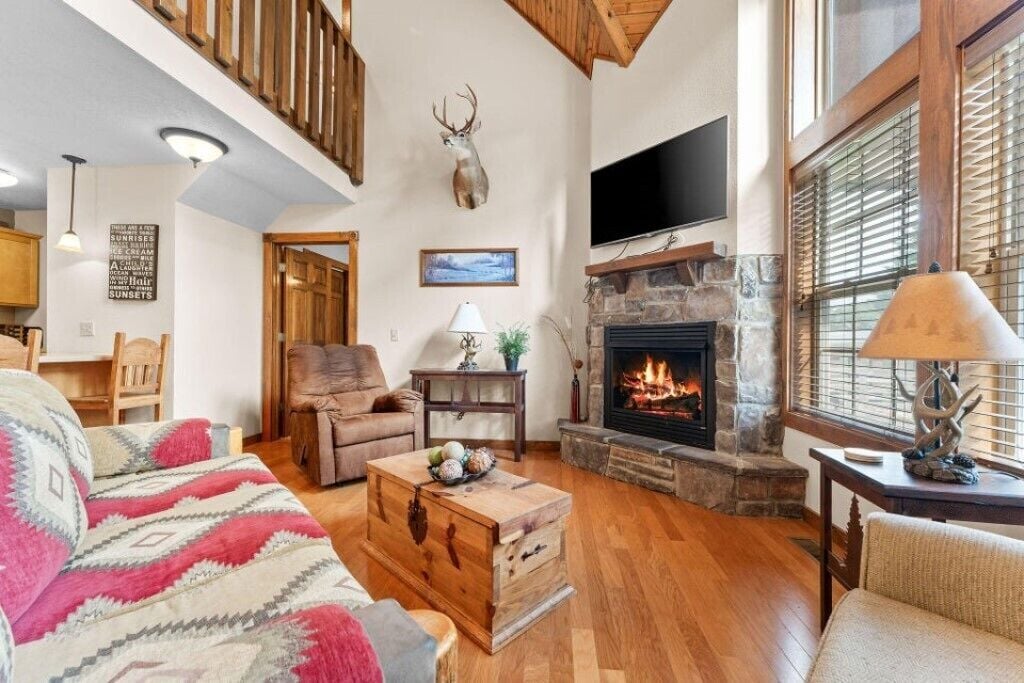 Smart TV, fireplace